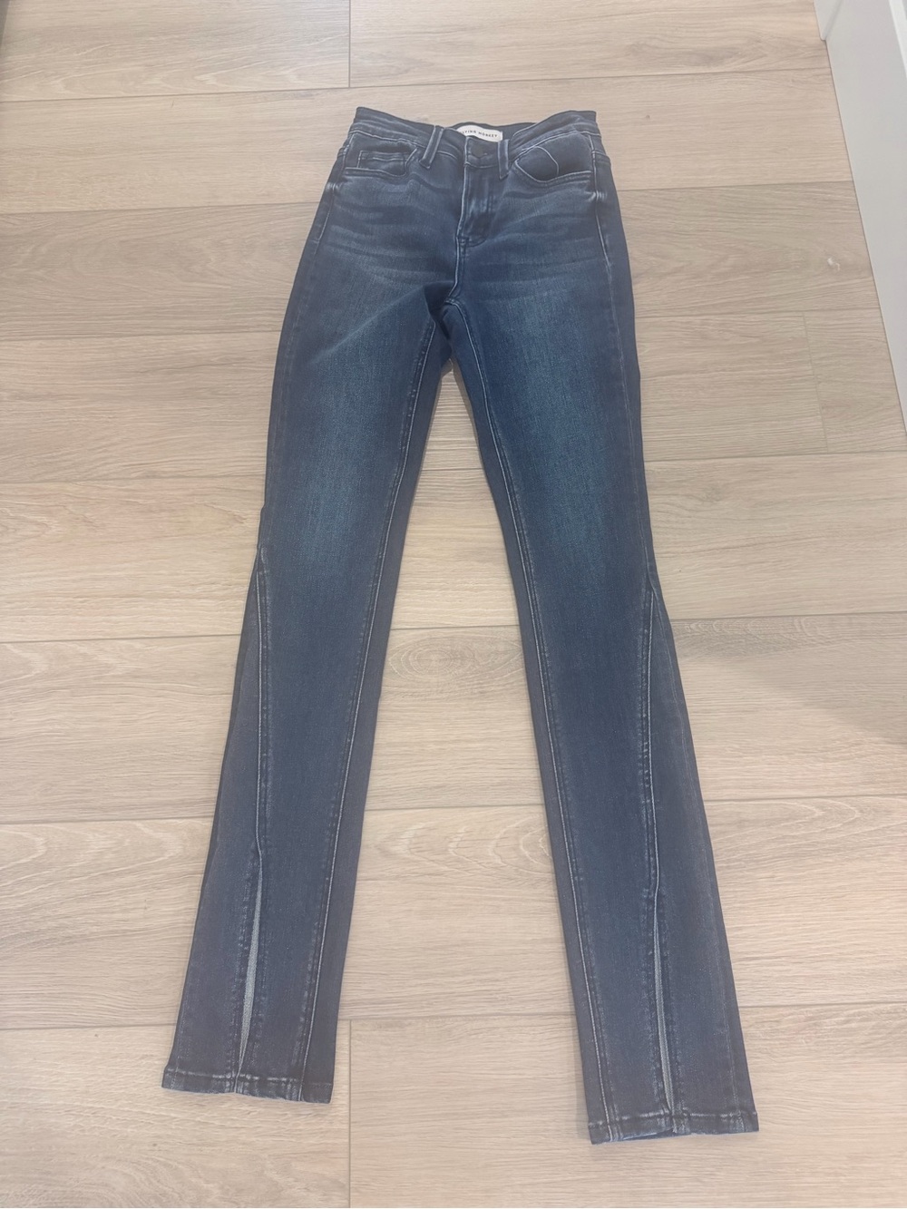 *NWT*. Flying Monkey Women's Dark Blue Skinny Jeans